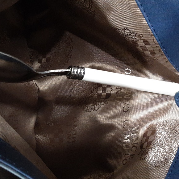 VINCE CAMUTO NAVY BLUE LEATHER CLUTCH PURSE AUTHENTIC - Picture 7 of 7